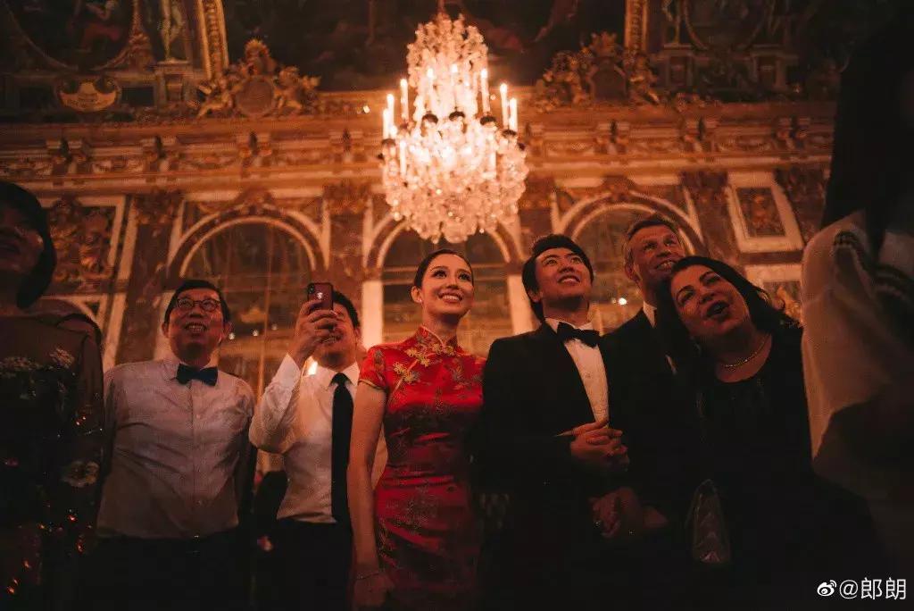 能嫁给王子的从来就不是“灰姑娘”，一起来看这场举办在世界五大宫殿之一的世纪梦幻婚礼吧