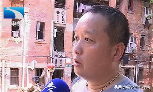 一场狂风掀掉了房顶,一场大风吹倒一棵大树压坏居民房