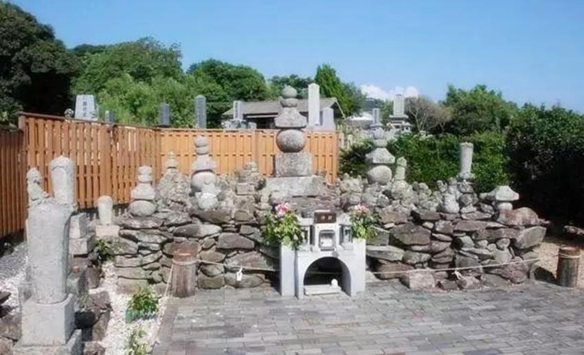 这个人说自己是杨贵妃后代，还信誓旦旦的展示了一本家谱