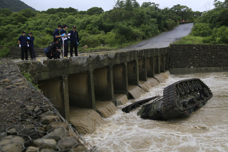 开坦克很威风吗,开坦克驰骋沙场