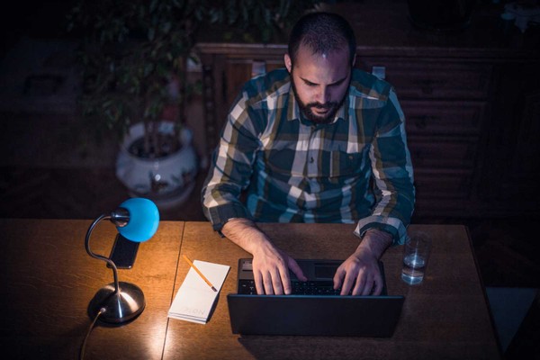 长期用电磁波烤灯有危害吗,什么化学物质会影响精子