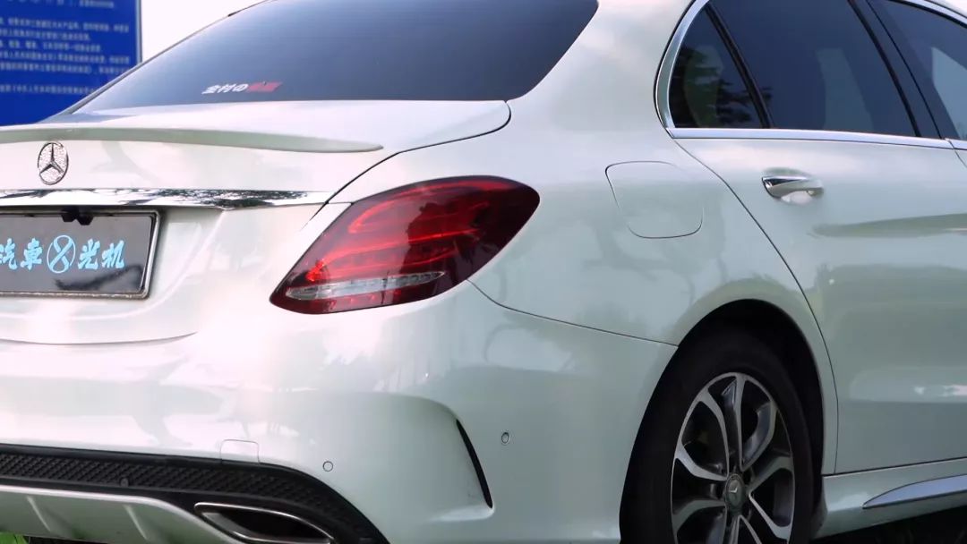 评两代奔驰C级：颜值就是战斗力