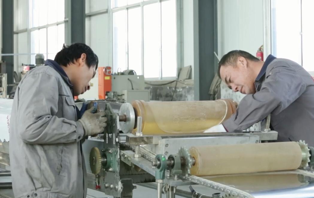 10米水冷凉皮机,一小时能做400-500斤凉皮的凉皮机