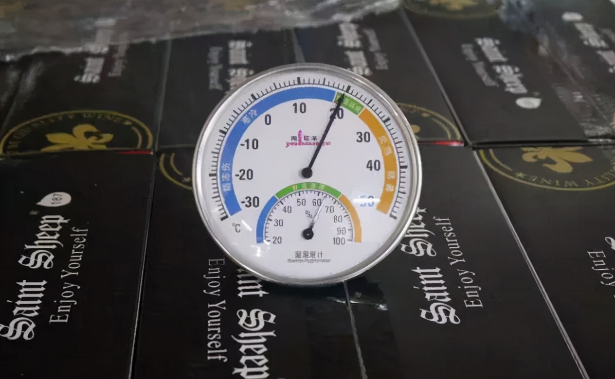 家中25度储存红酒行吗,库房潮湿能存红酒吗