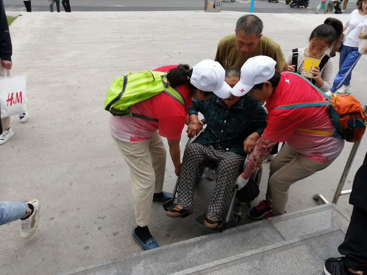 郑州志愿者服务行动,志愿服务暖心故事大全