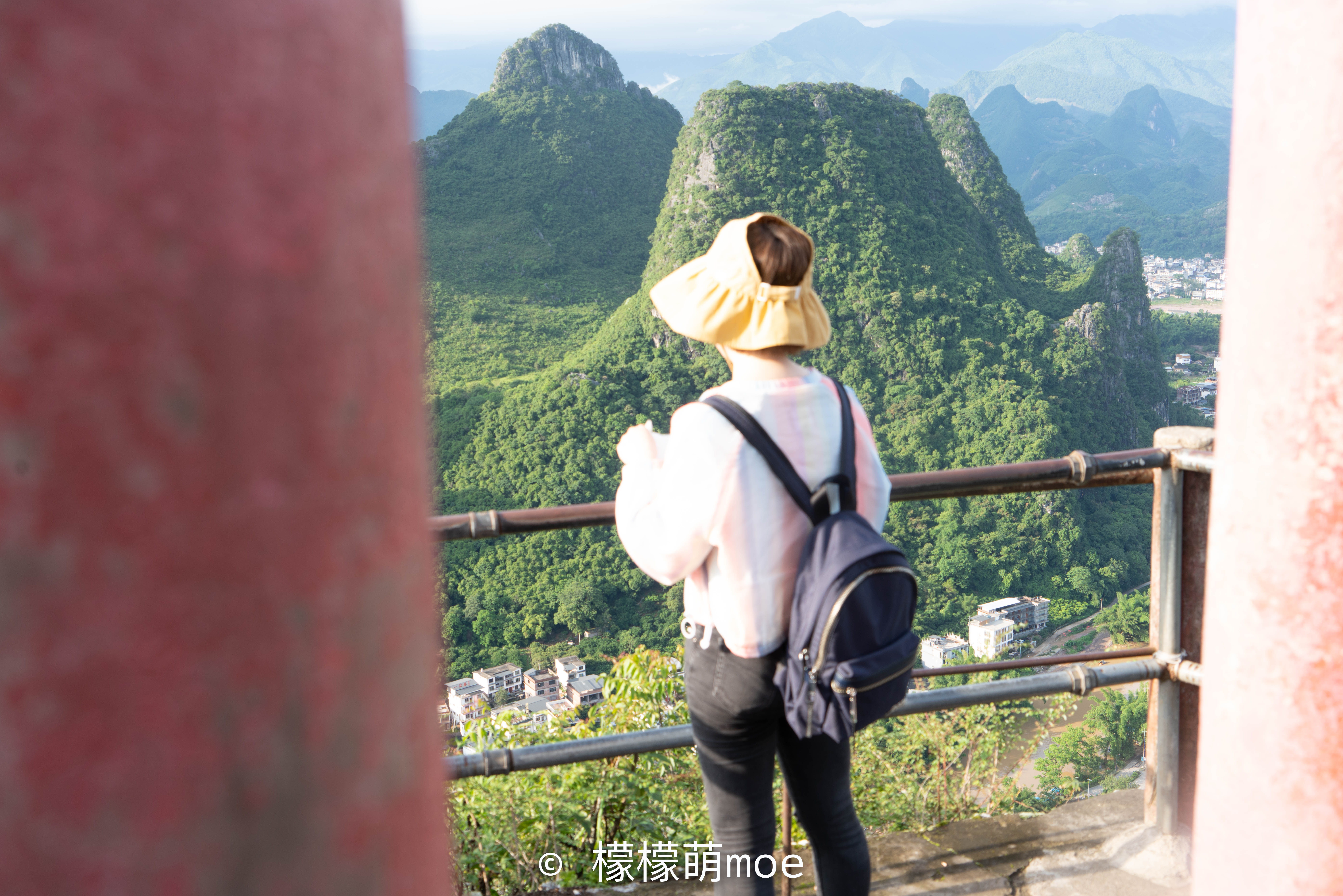 它不是桂林最好看的山，日本人却无偿修路，韩国人每日登山卖水