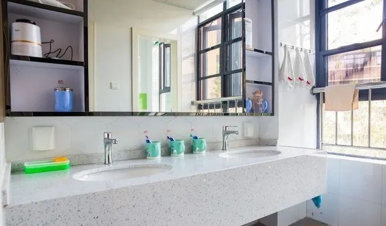 重庆环境最好的学校,重庆哪所学校宿舍和伙食最好