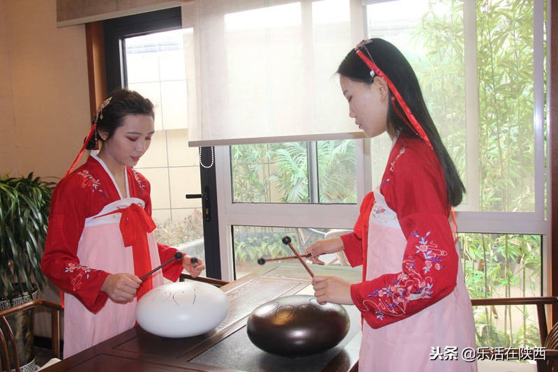 美女红酒肚兜秀，最美中国风，寒冬中华郡嗨翻天