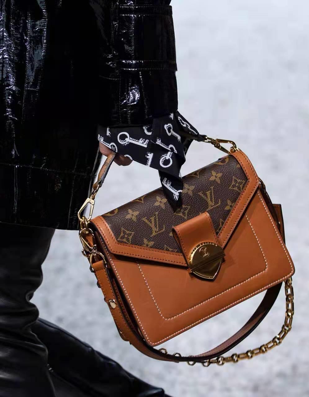 夏季适合什么款式的包包,秋冬适合背什么款式的包包