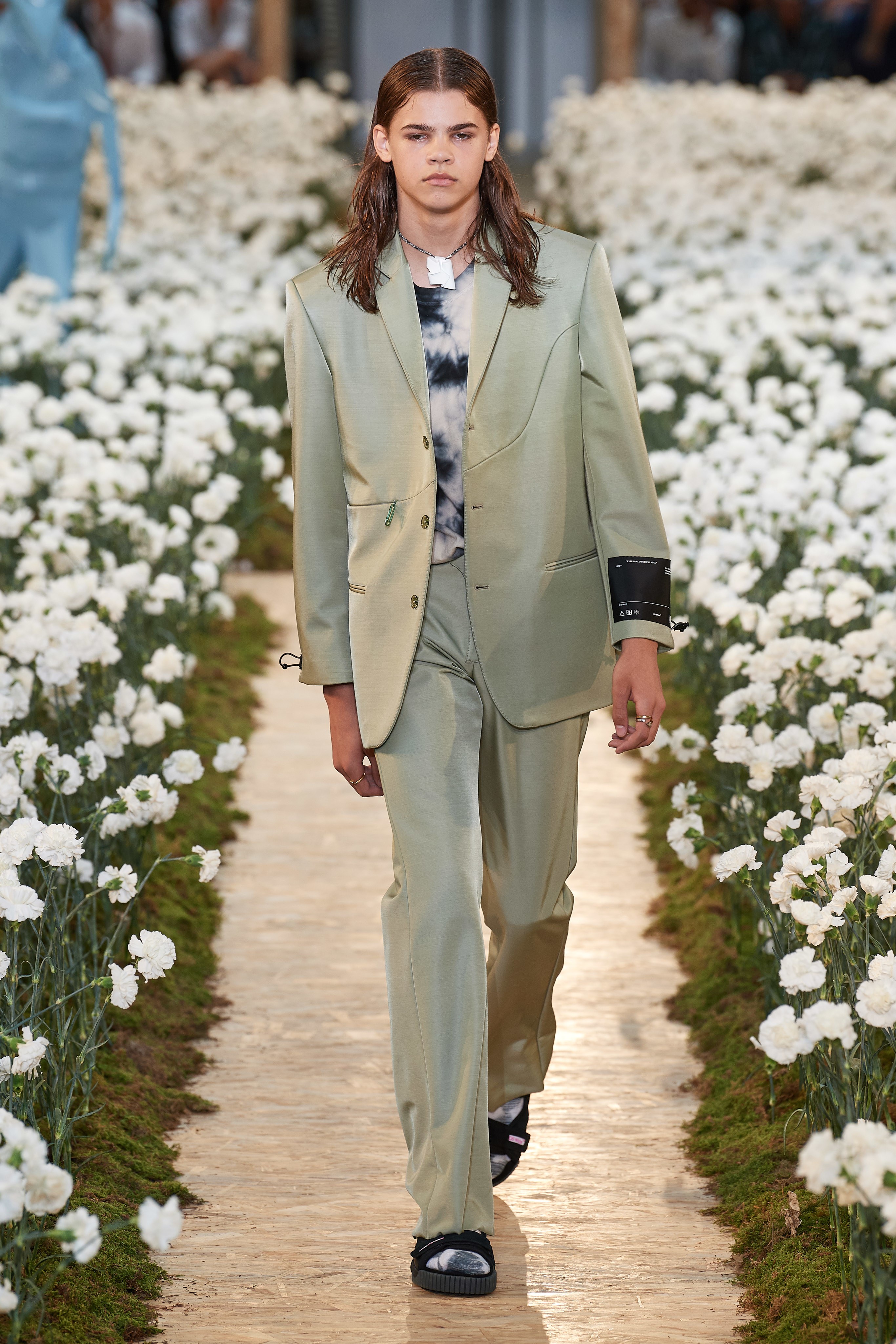 释出一双匹配GD联名AF1级别的鞋，我打赌它只出现在别人的鞋柜里