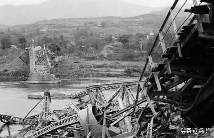 越南老兵重回当年战斗过的洞穴 (越南老兵回忆丛林战争)