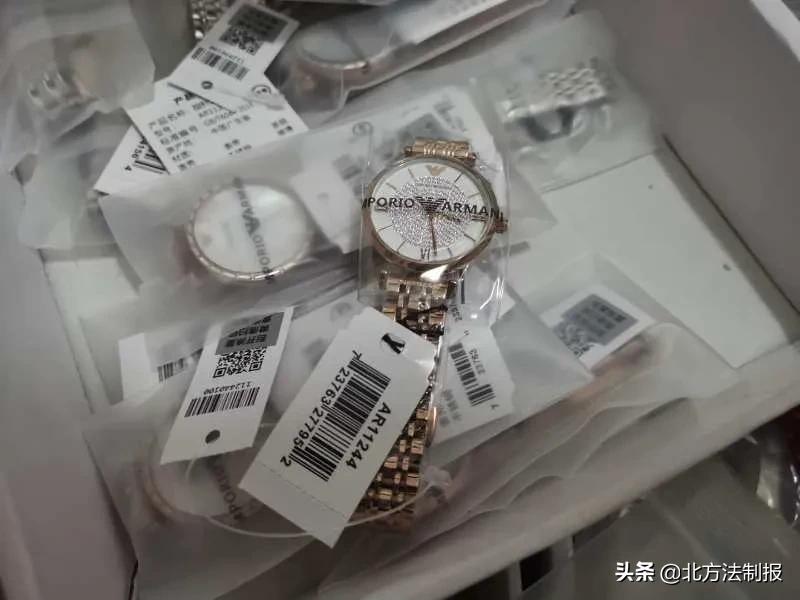 包装是正品但是里边是假货,包装盒有防伪码东西是假货