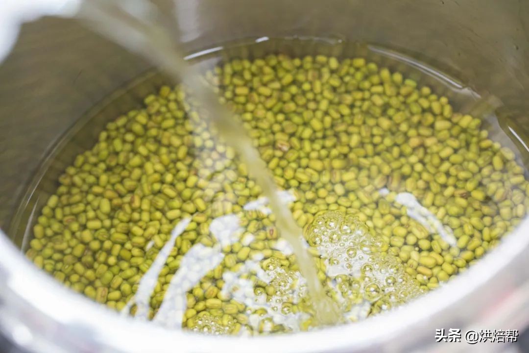 夏日绿豆延展做法：奶香绿豆冰棒，奶香味浓郁