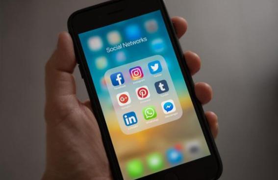 手机经常更新有猫腻吗,手机频繁更新系统有坏处吗