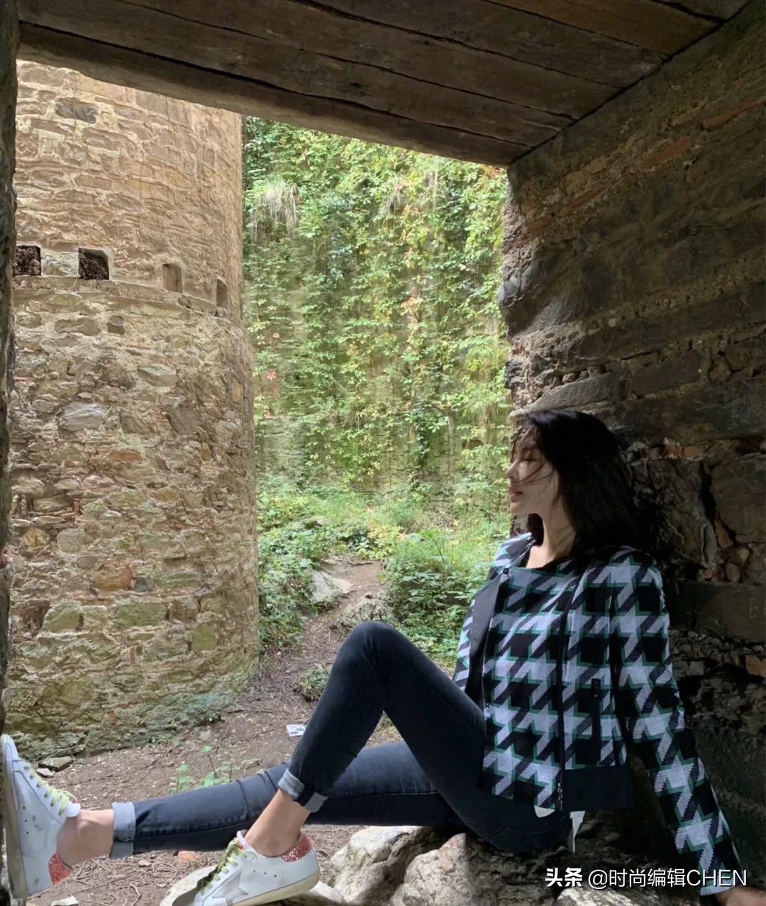 张雨绮戴墨镜穿风衣,张雨绮素颜照睡袍出镜十分美丽