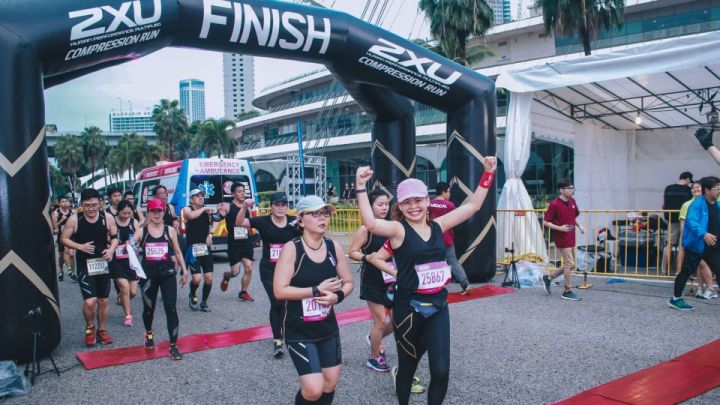 跑步穿运动裤好还是紧身裤好,跑步穿紧身裤对男性的好处