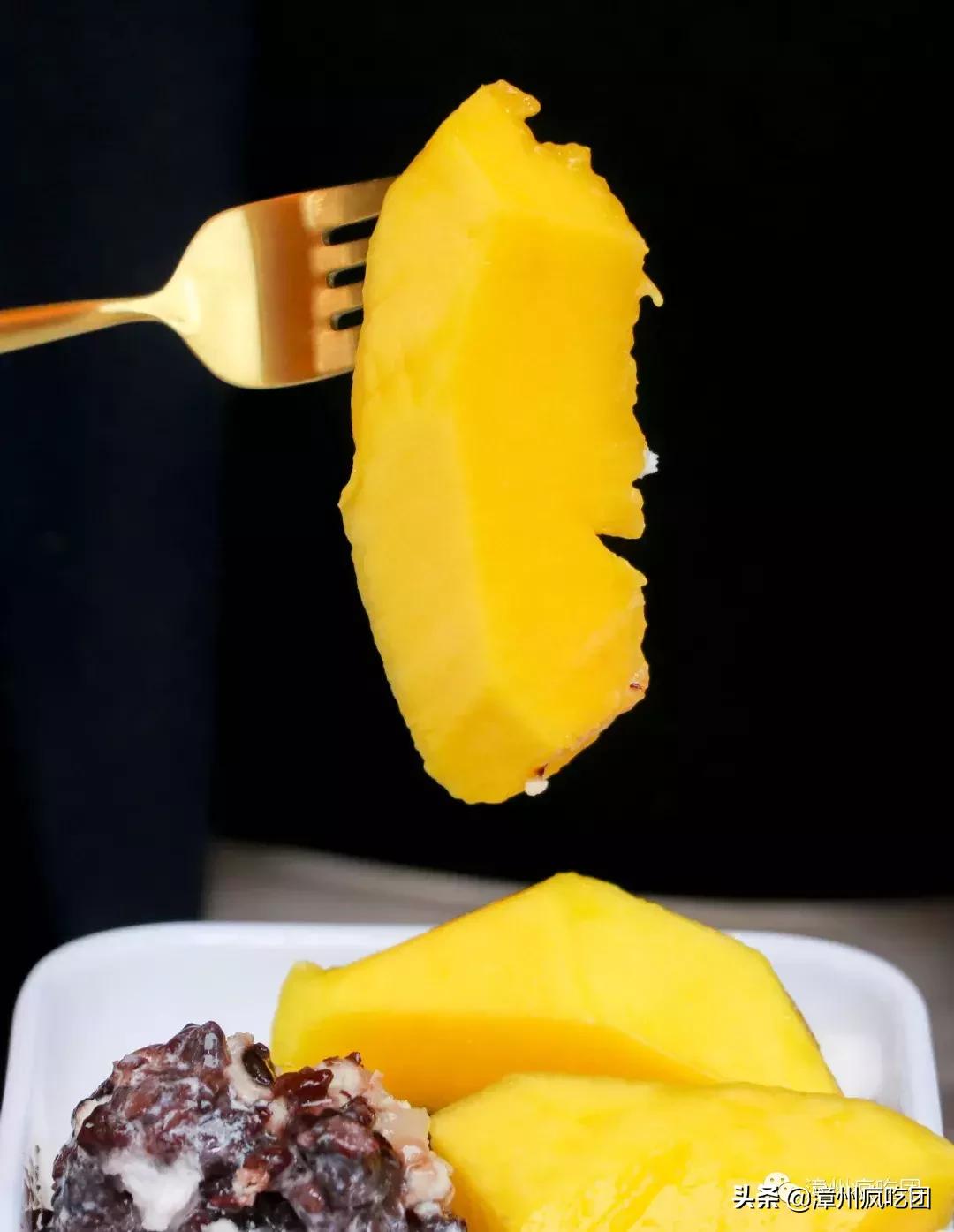 这对夫妻在古城开了一家小店!回头客特别多!好多创意港式甜品!