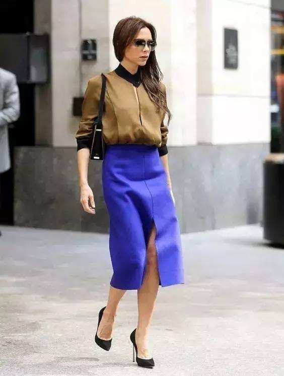 “牛油果色”已经失宠了，今年流行的是“宝蓝色”，嫩肤显气质