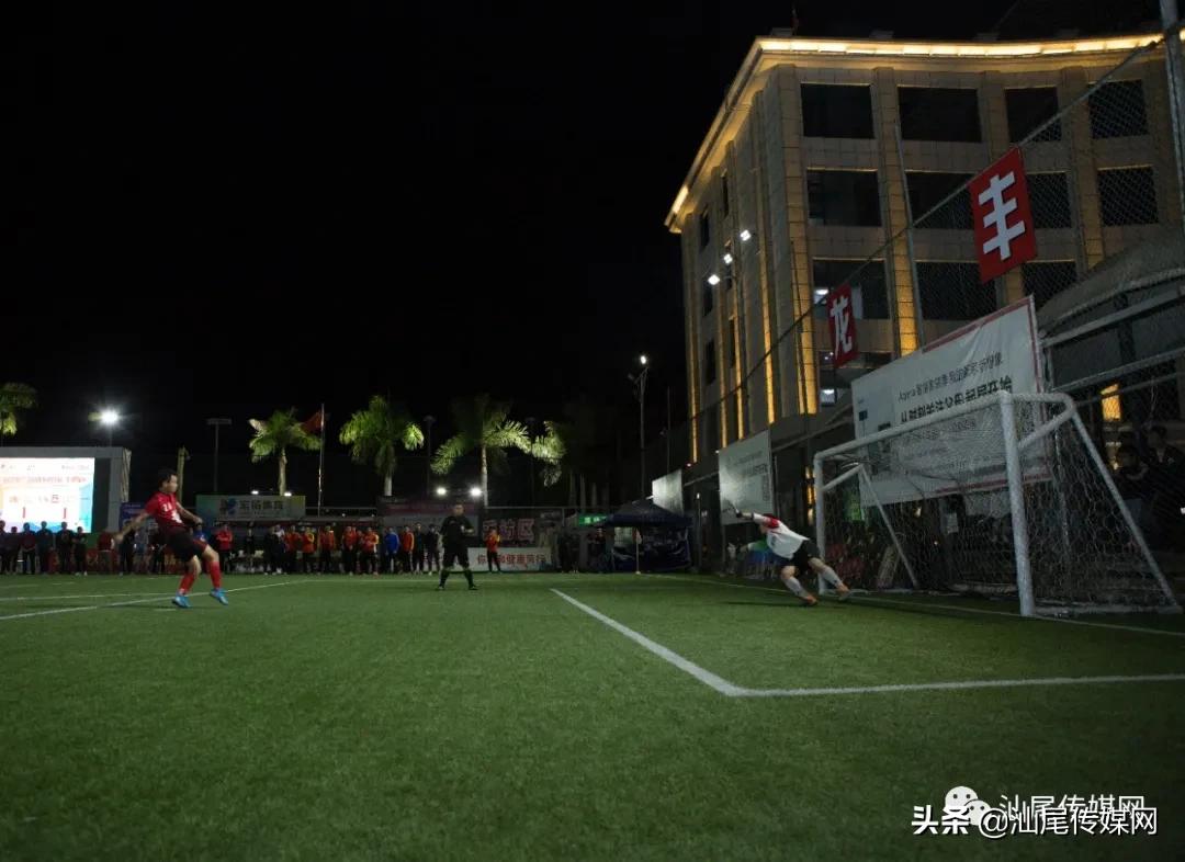 我们是冠军！宏扬.金维智能足球赛万业夺金杯