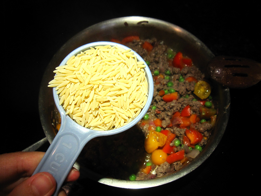 做意面时，面条过凉水就错了，多数人不懂，难怪炒面粘锅不顺滑