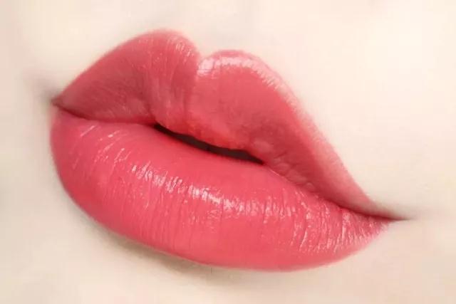 只卖一个色号唇釉哑光,唇釉99元一支