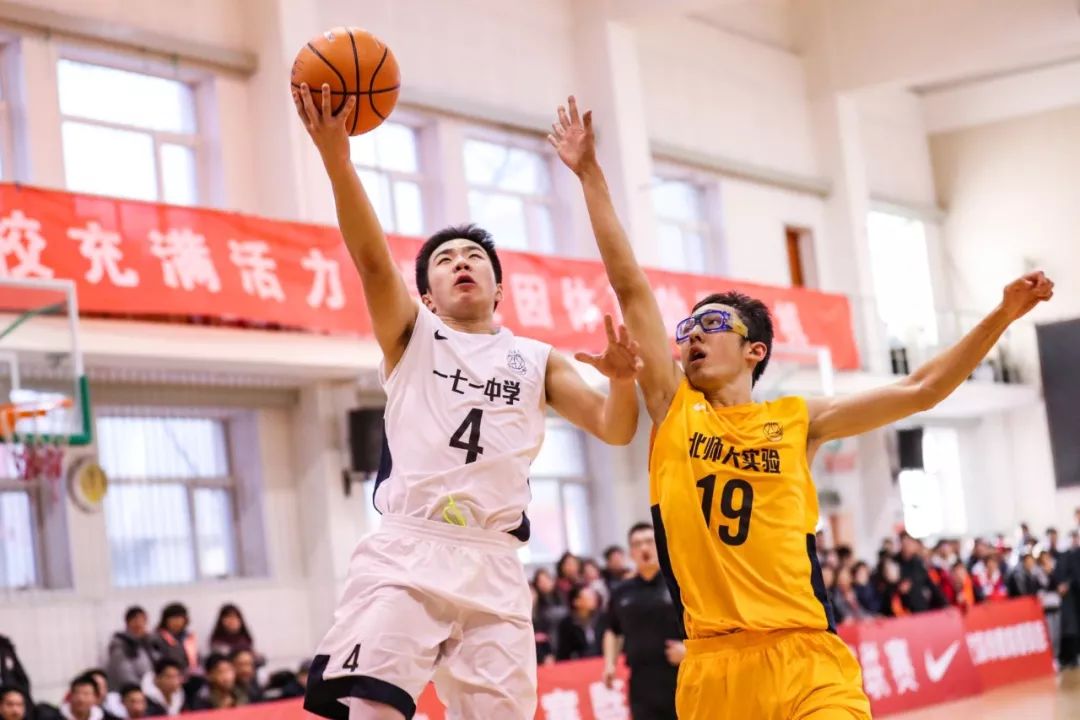 十六强激烈幸存不易新八强更强明日开战丨2018-19耐克高中联赛