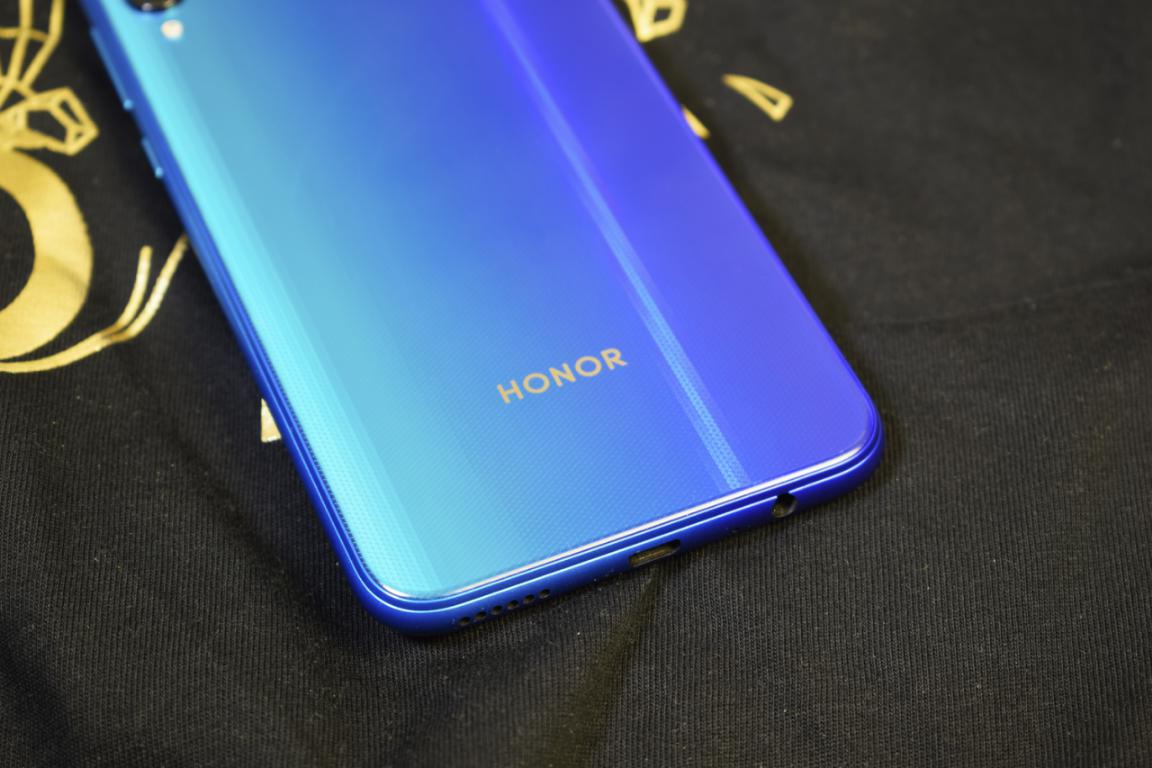 荣耀play3评测跑多少分,荣耀play3值得买么