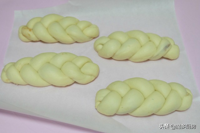 新手做面包用手揉面哪种方法简单,如何揉面发酵做面包