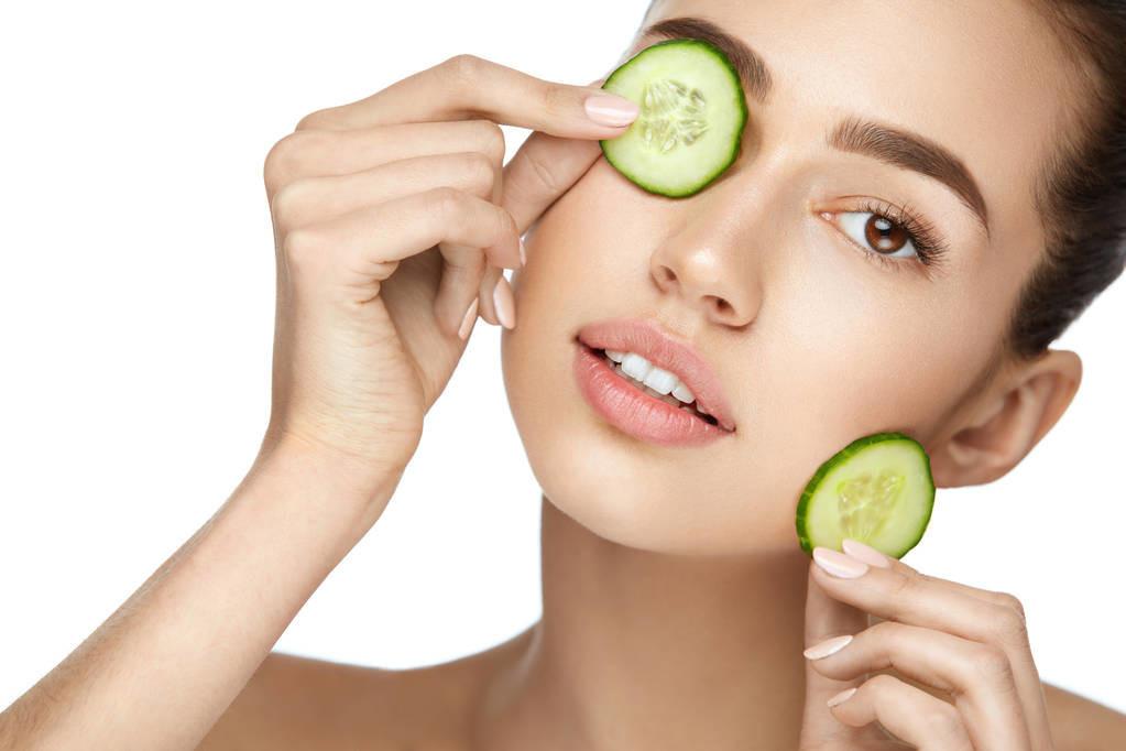 色素黑眼圈怎么去除,熬夜黑眼圈怎么去除