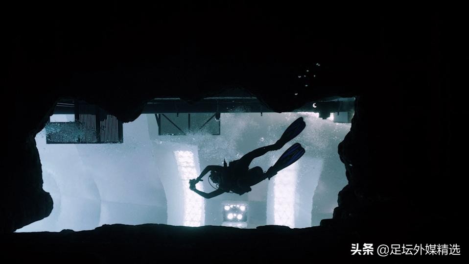 世界最深泳池在迪拜开业,迪拜全世界最高的游泳池