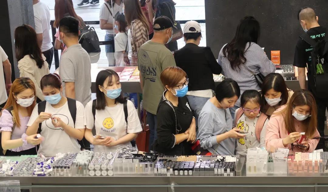 花几十块就能get大牌同款香水,几块钱薅大牌小样