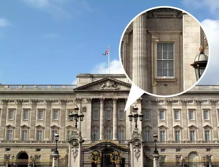 女王带小黑包旅行,女王随身包