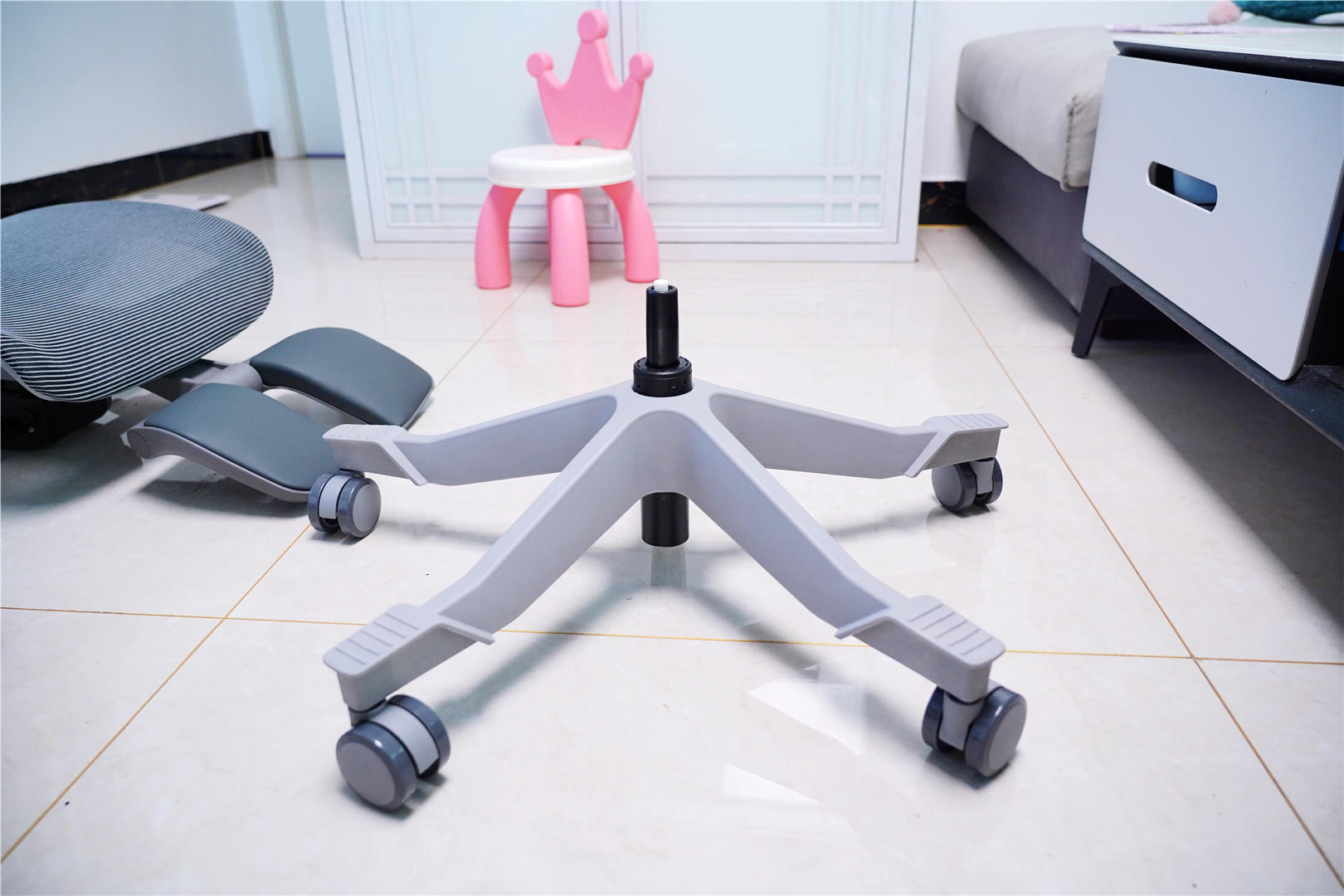 缓解疲劳，降低久坐危害，请选择网易严选3D悬挂腰靠人体工学转椅