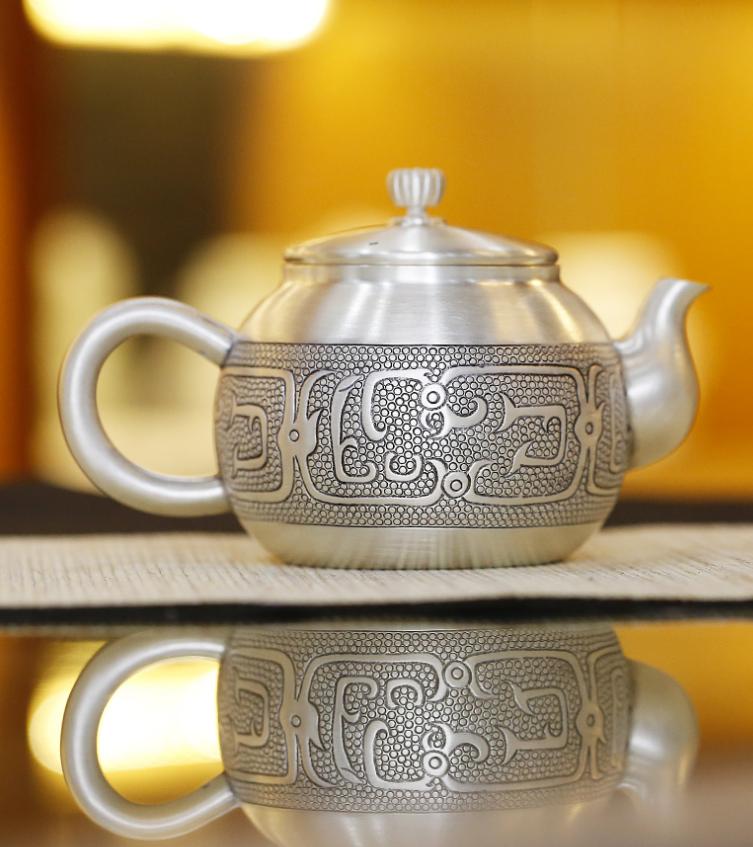 手工银壶和机器银壶的用途哪个好,使用银壶吃饭喝水对人有什么好处