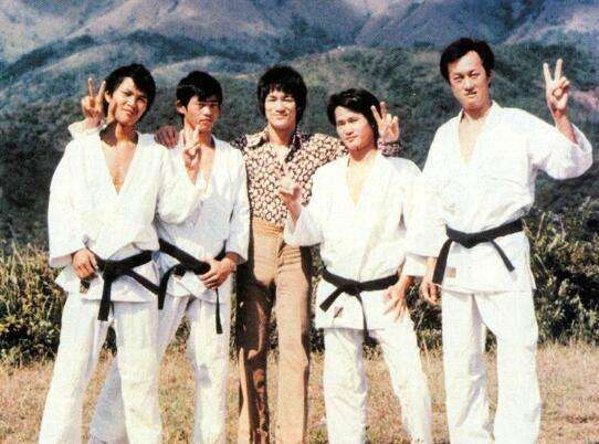 洪金宝僵尸先生全集,洪金宝僵尸先生背后的故事