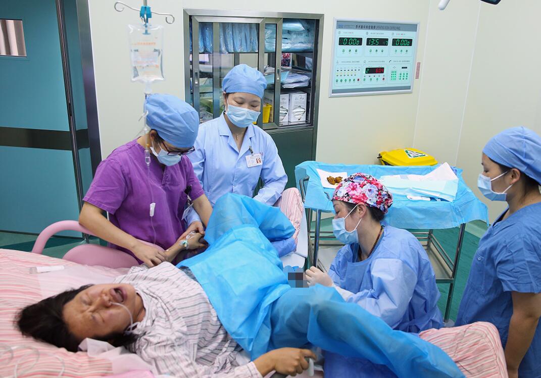 顺产和剖腹产小孩头型,胎儿臀位剖宫产怎么娩出