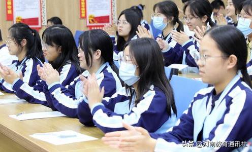陪伴引领自信成长!郑州12中校长大讲堂温润学子心灵