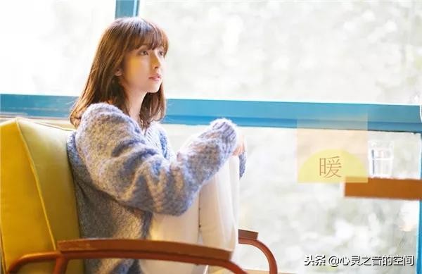 我是一个性格内向且活泼的人,我是一个比较内向的人不善表达