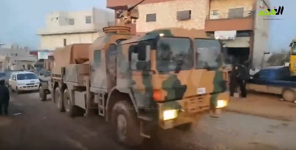 土耳其千人车队越境，强悍*器武**让叙军心中发凉：死神钢雨要来了