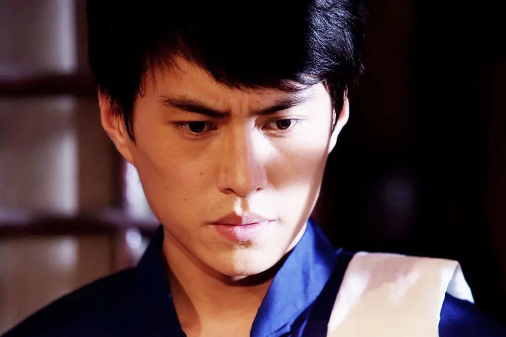 李佳多少岁嫁给靳东的,李佳结过几次婚