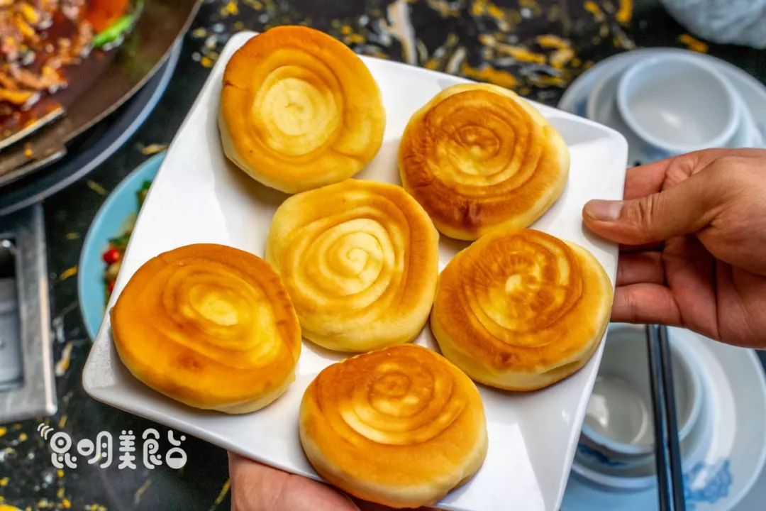 昆明每天卖的最好的美食,昆明每天卖几百桌的街边美食