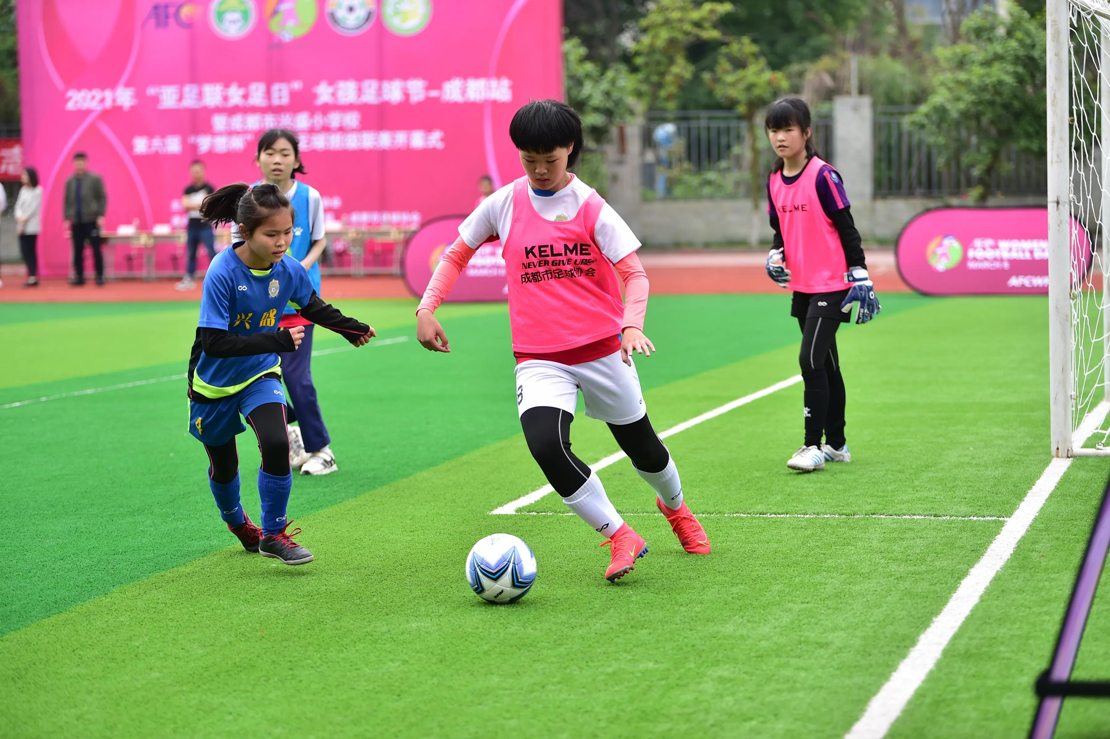 足球赛小学生女子,青少年女孩足球比赛