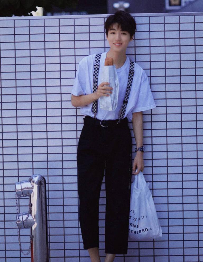 王俊凯穿搭推荐外套男,王俊凯花样牛仔外套