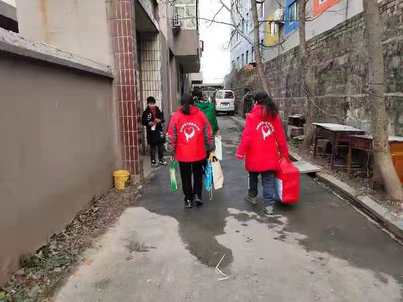 男童患怪病肚子大如瓜四肢如柴,男孩患罕见病肚子大