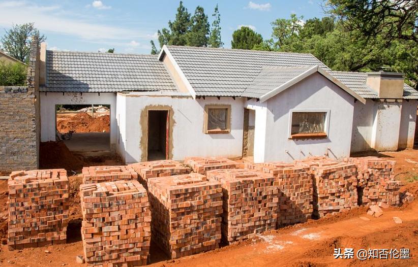 坑塘上建房子违法吗,坑塘水面中间建房违法吗