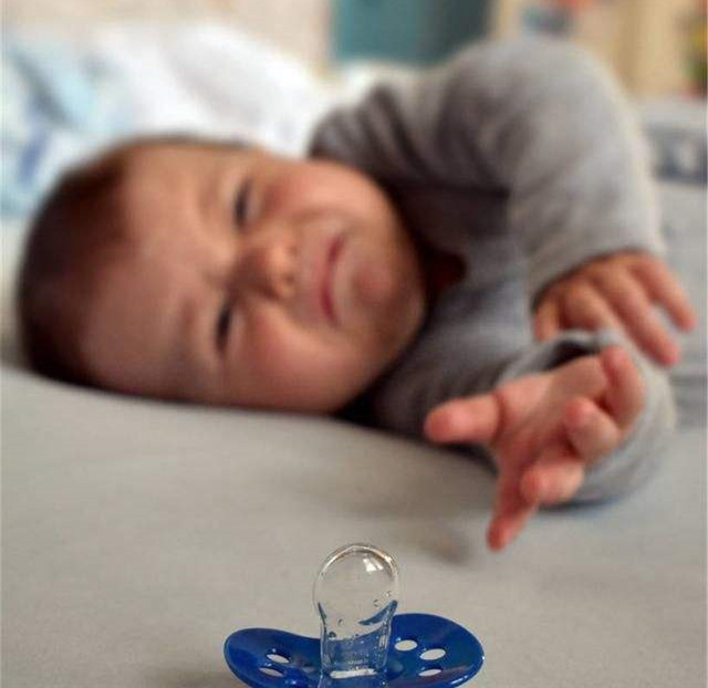 孩子白天晚上睡反过来了怎么纠正,孩子老是睡反觉