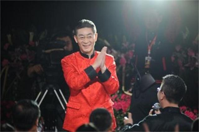 六小龄童避评周星驰,周星驰如何回应六小龄童