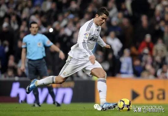 牛尾巴挑球过人教学,球球过人技巧