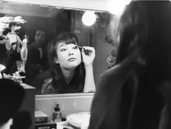 86岁的好莱坞华人教母：我是一只独来独往的豹，不需要结婚