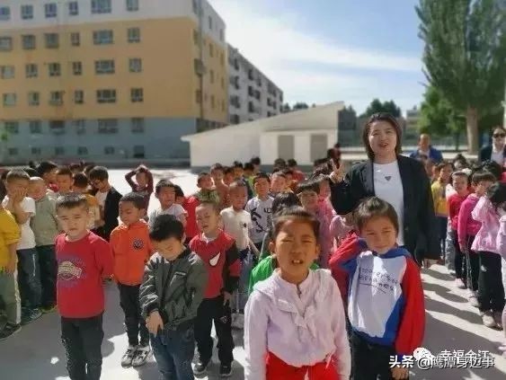 这对小夫妻爱情故事感动了亿万人,这对情侣的爱情故事感动了亿万人